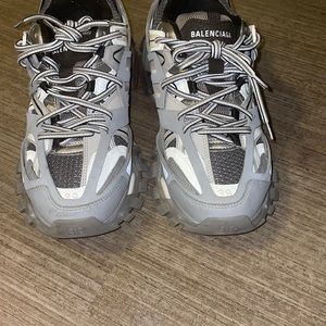 COPY - These LED light up grey, black and white Balenciaga‘s are very comfortab…